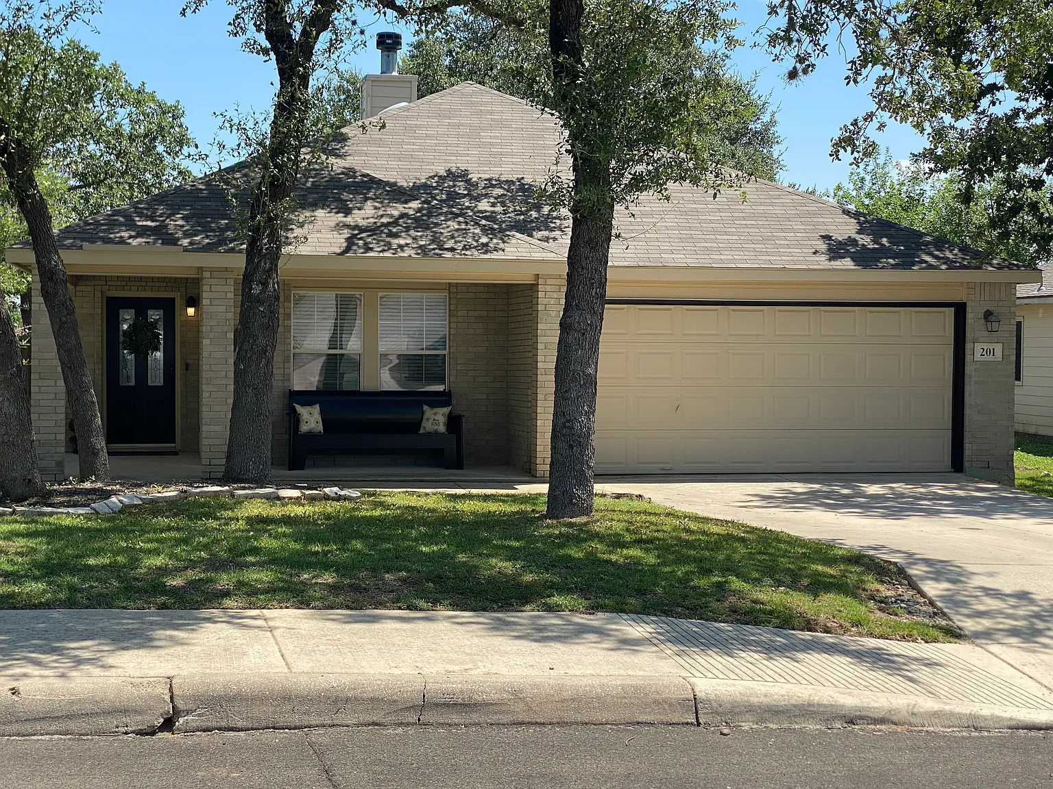 3 bed, 1724 sqft, $2,325 — Photo 1