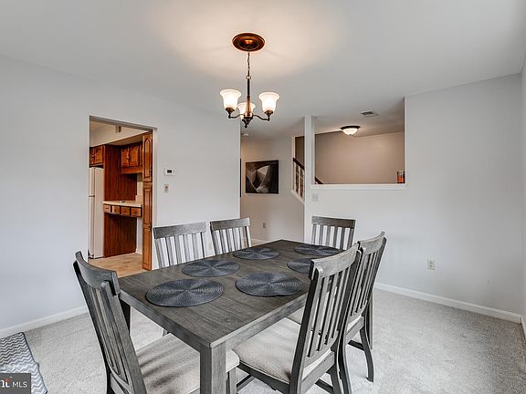 4th image of 219 Westridge Pl N