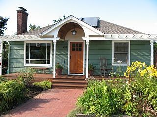 Vintage Bungalow at College Hill