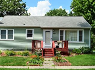 705 W Harrison Ave, Fairfield, IA 52556