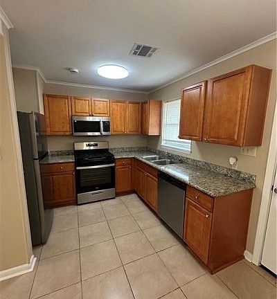 3rd image of 605 River Oaks Dr