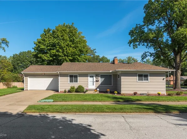 2388 Rocky River Oval, Rocky River, OH 44116
