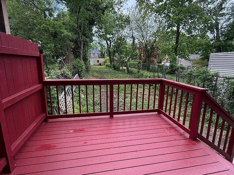 507 E Washington Ln — Photo 32