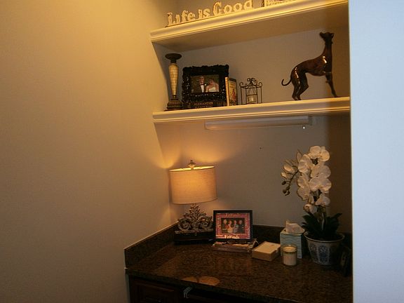 4th image of 622 Grant Park Ct