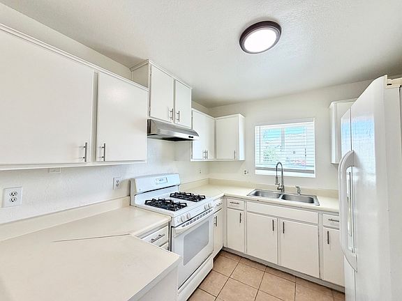 2nd image of 32425 Rancho Vista Dr Unit A
