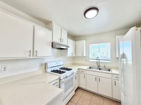 32425 Rancho Vista Dr, Cathedral City, CA