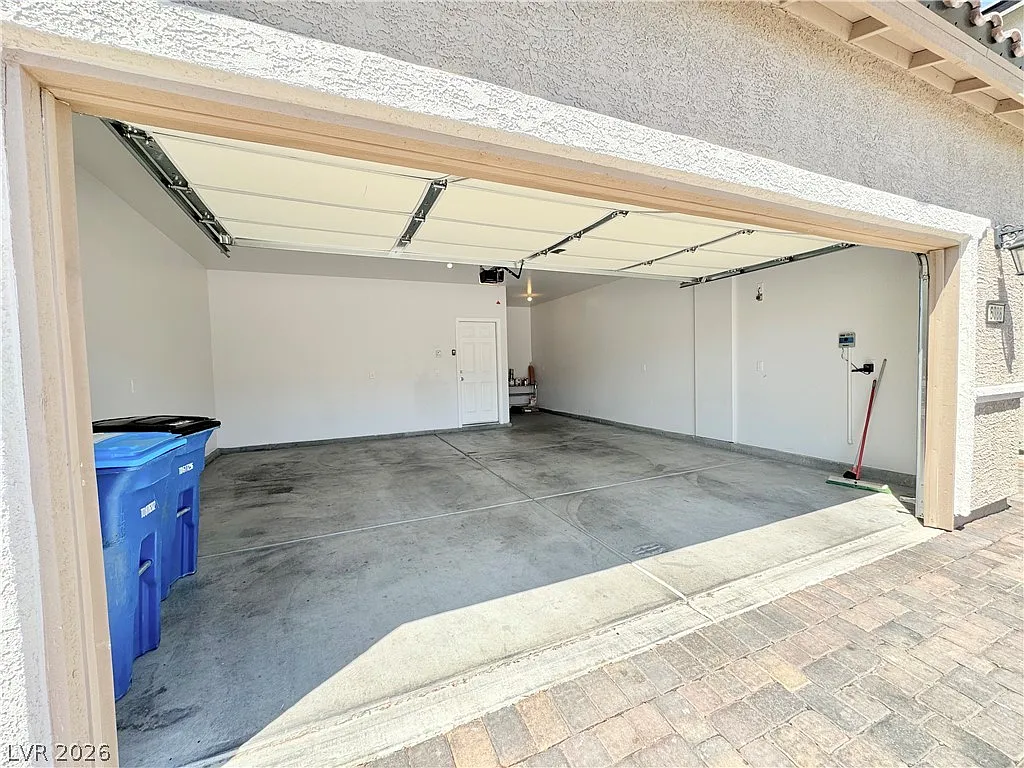 5 bed, 3.5 bath, 2718 sqft, $2,699 — Photo 4