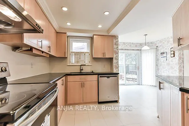 11 Berkeley Ct — Photo 9