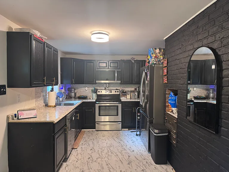 596 N Lakeshore Dr — Photo 4