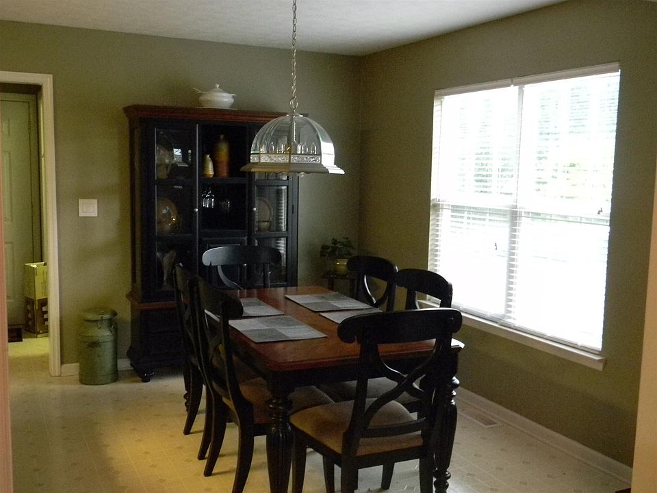 2nd image of 403 Remington Ln