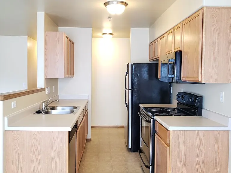 1424 McKittrick St — Photo 3