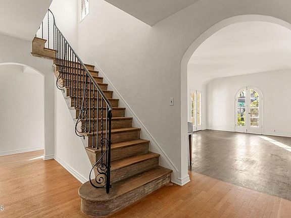 3rd image of 940 Cornell Rd