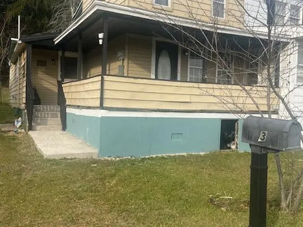 3 Trenton St, Delano, PA 18220