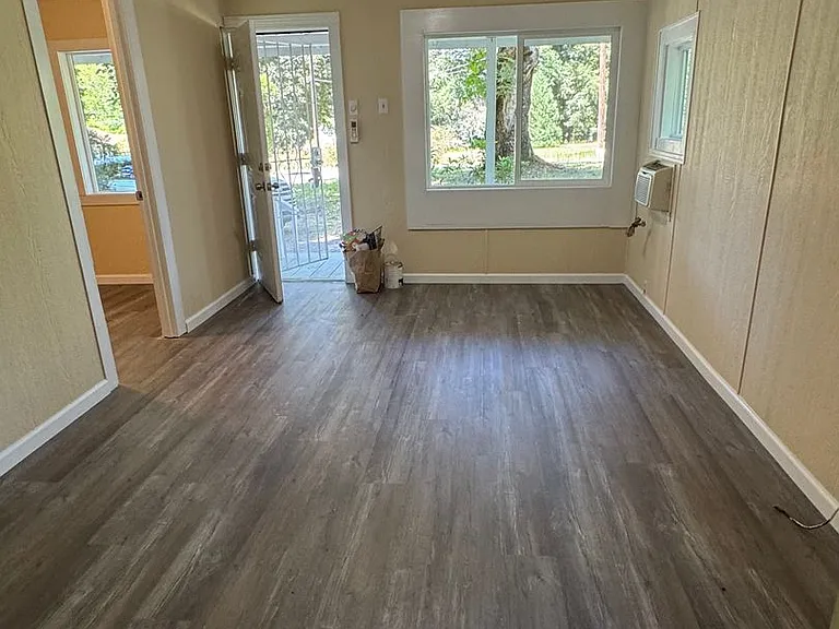 3251 Rogue River Hwy — Photo 3