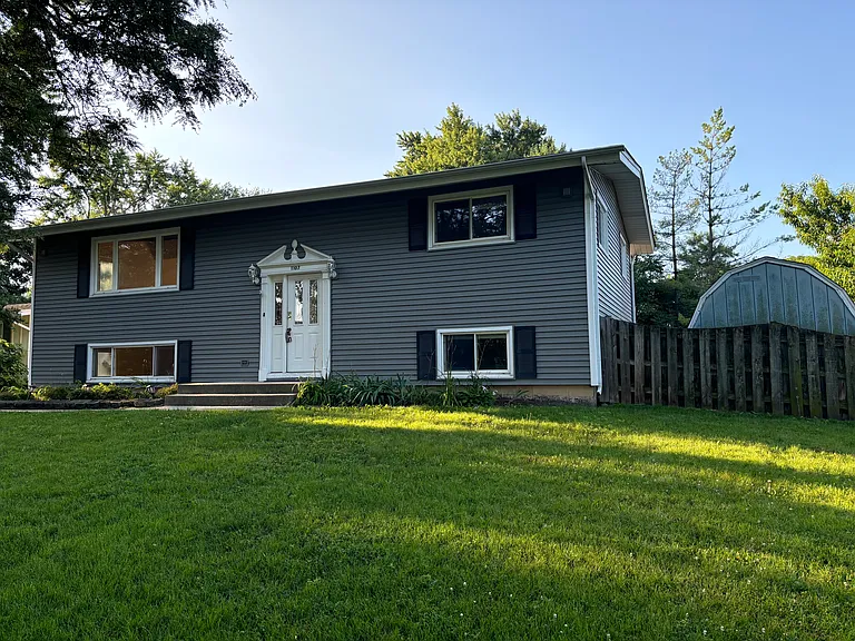 1107 Edwards Ave — Photo 1