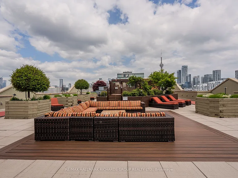 801 King St W #501 — Photo 13