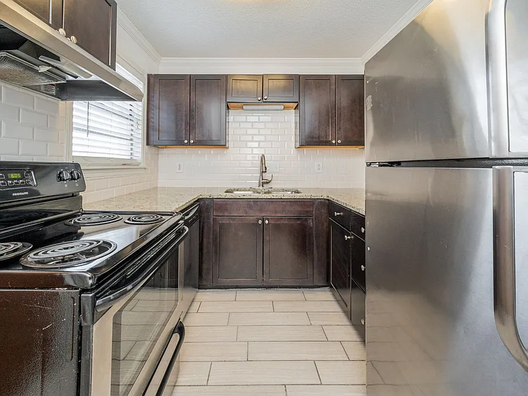 3200 Hillside Ave — Photo 8