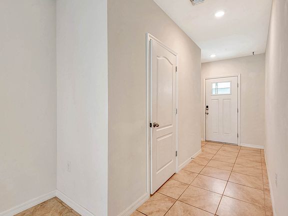 4th image of 8 Bella Oaks Dr