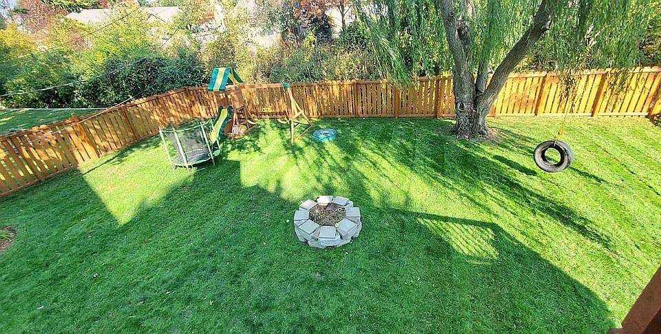 2nd image of 15536 Crestwood Dr