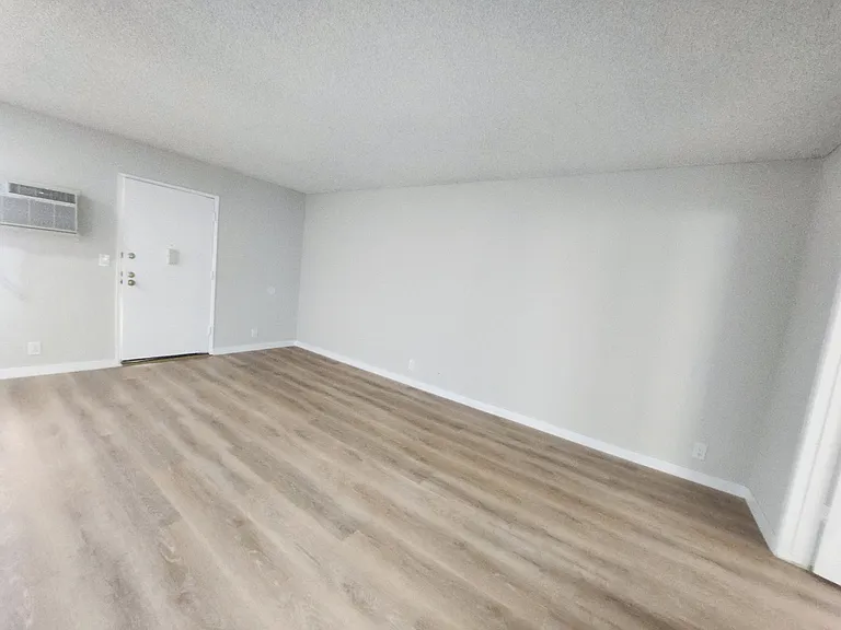 123 S Catalina Street — Photo 24