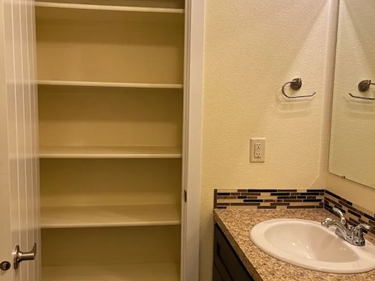 1530 W Ann Taylor St #U — Photo 14