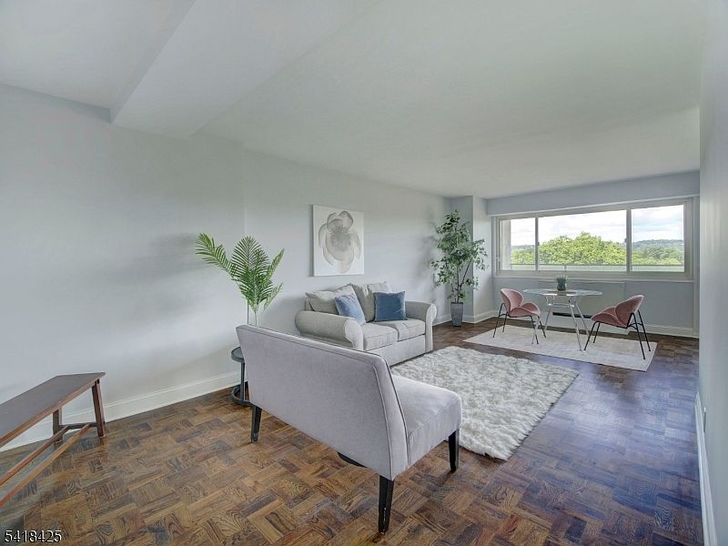 1st image of 377 S Harrison Street #8I