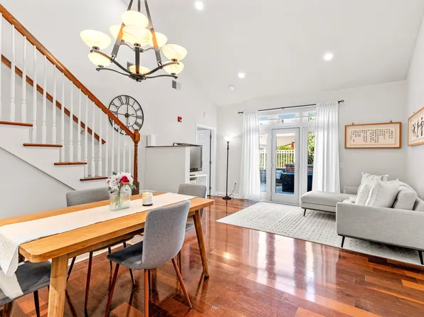 7400 River Road image 4 of 34