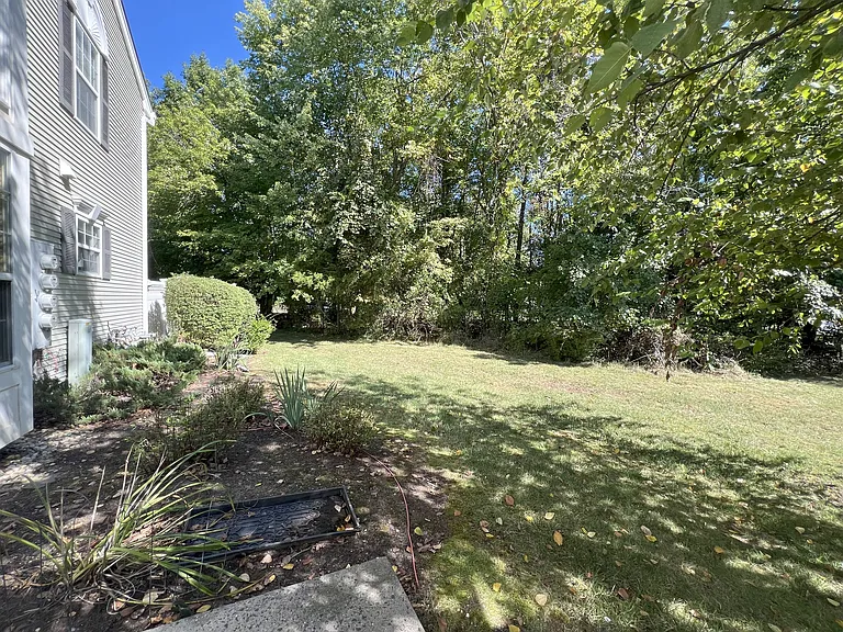 301 Park Knl — Photo 24