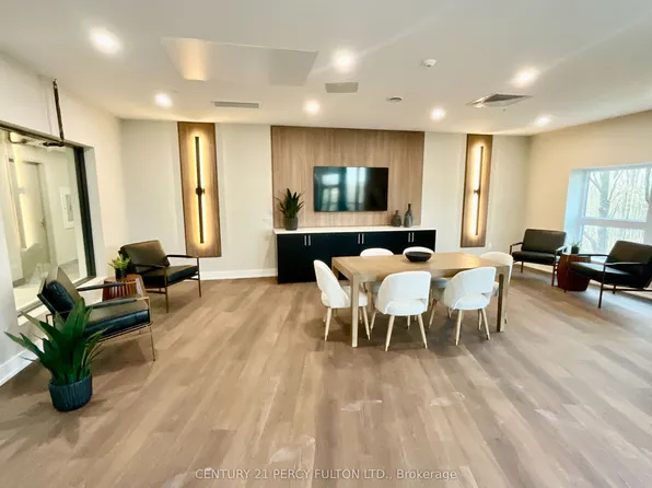 1100 Lackner Pl #303, Kitchener, ON N2A 0M1