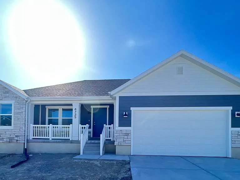 4725 Gunsight Peak Dr — Photo 2