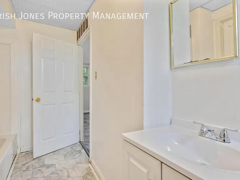 935 Niagara St #4 — Photo 8