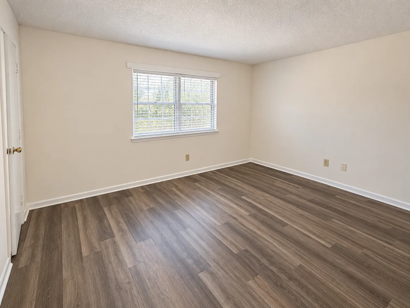114 BART ST. — Photo 4