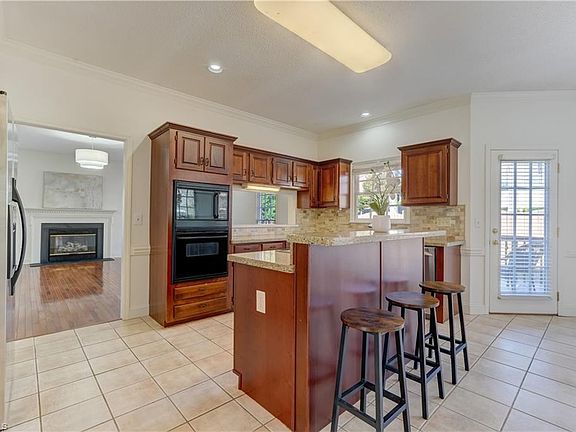 5th image of 1800 Tradd Ct