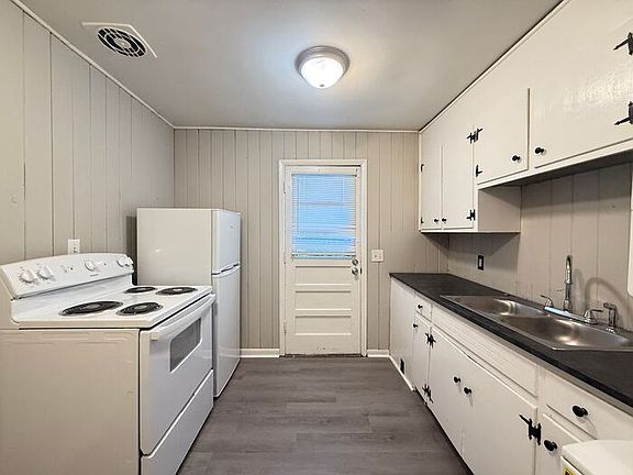 3rd image of 81 Green St Unit C
