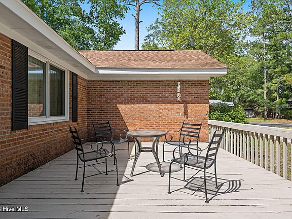 4th image of 1 Golfview Court