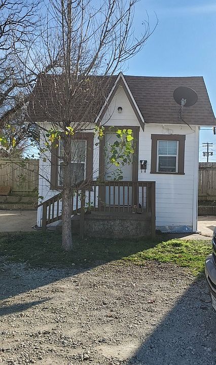 1st image of 400 Craik St #7