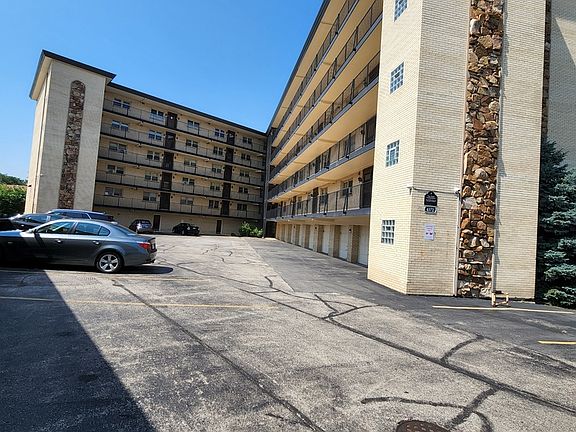 2nd image of 4572 N Milwaukee Ave APT 3G