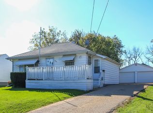 2414 Bowling St SW, Cedar Rapids, IA 52404