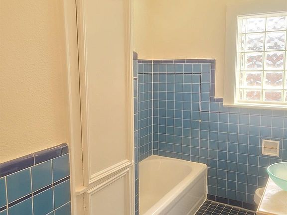 3rd image of 4703 Chenevert St Unit 2
