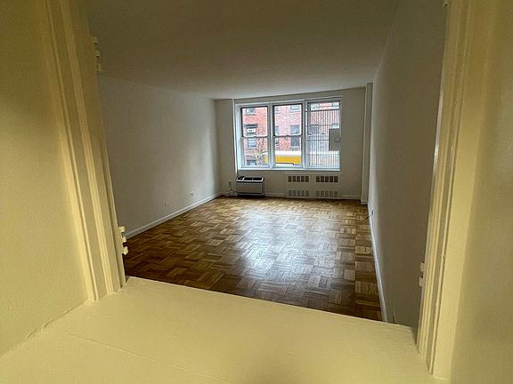 5th image of 320 W 30th St APT 2E