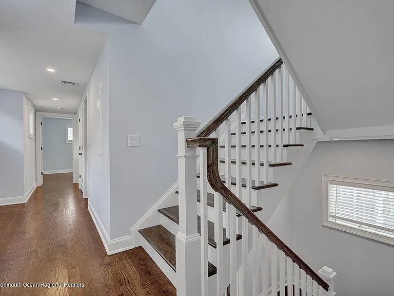 223 16th Ave — Photo 16