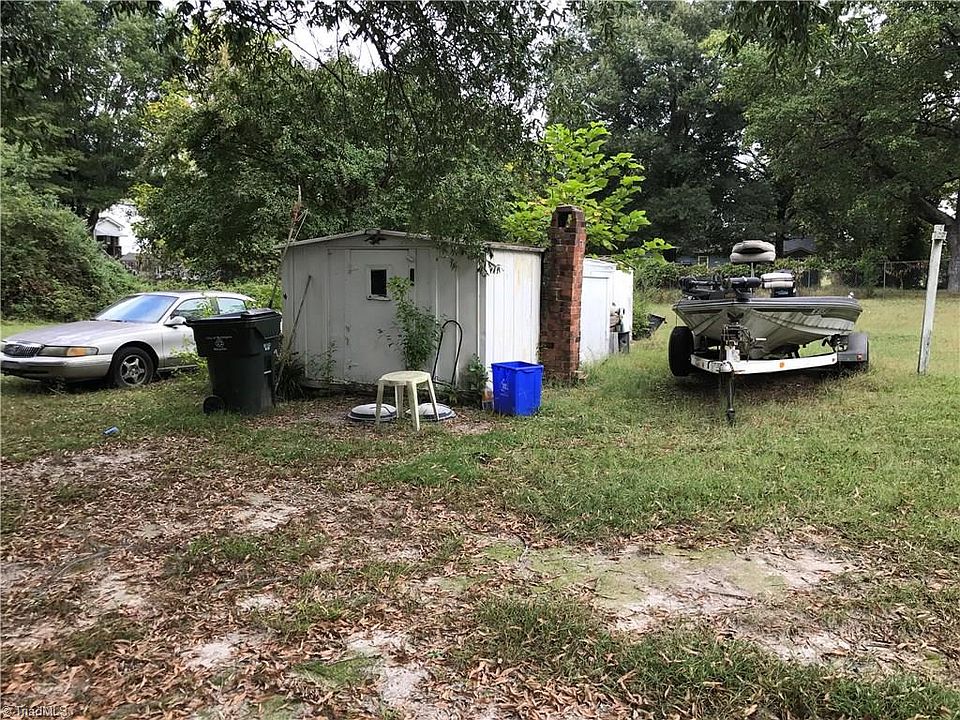2nd image of 812 Day St
