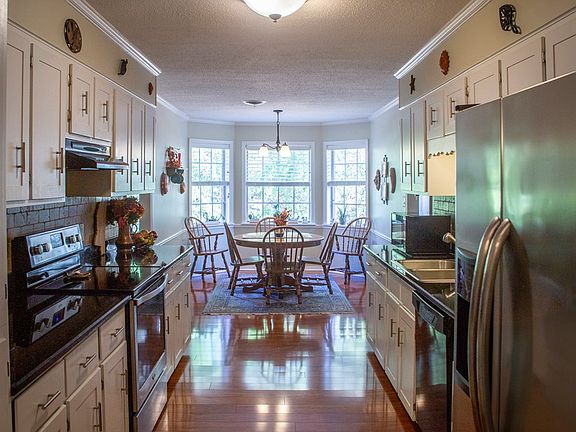 5th image of 206 Woodlawn Dr