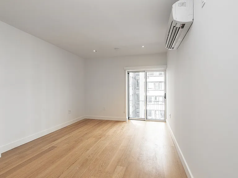 321 E 22nd St #5U — Photo 3