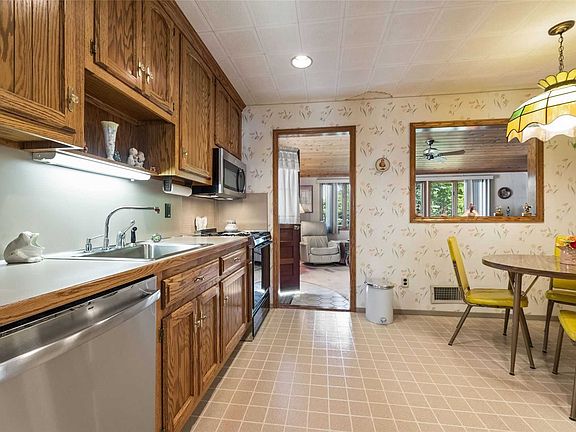 5th image of 10 Glenford Ln