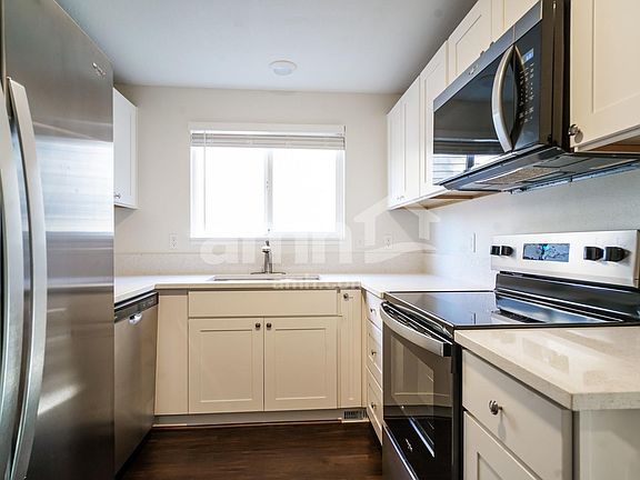 4th image of 16985 SW Cashew Way