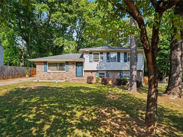 6260 Crestview Ln, Forest Park, GA 30297