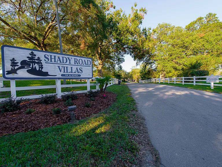 Shady Road Villas — Photo 14