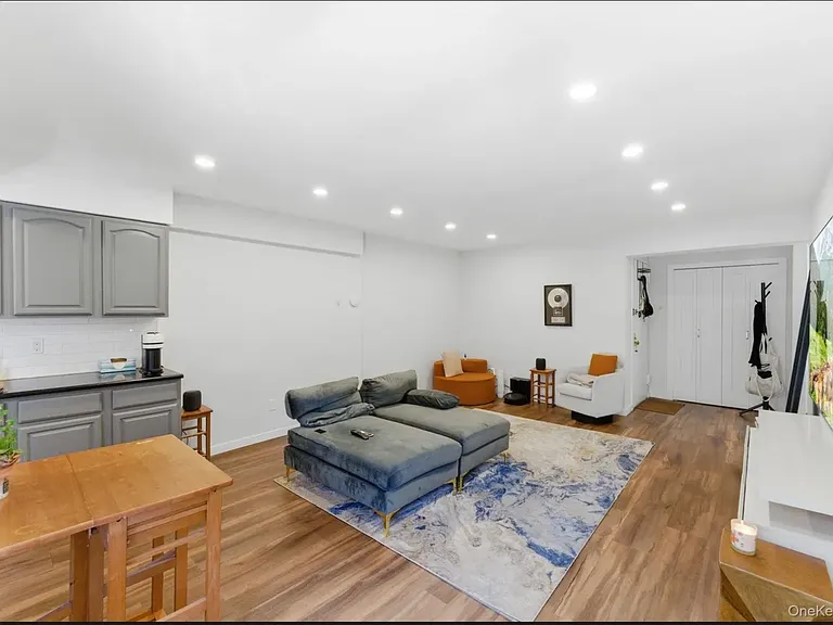 250 N Broadway #5B — Photo 4