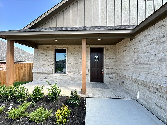 3rd image of 1900 Westhill Dr